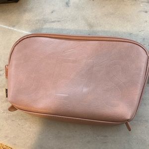 Beis travel zipper bag